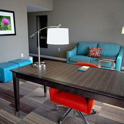 Hampton Inn & Suites Moore - Guest room