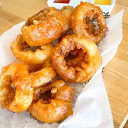 Fast Eddie's - Beer Battered Onion Rings | Instagram: slimthiccarbs