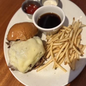 Barrett's Grill - Prime Rib Burger - New American Near Me - Hunt Valley, Maryland