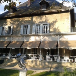 Château Comtes de Challes - Le devant du château côté parc