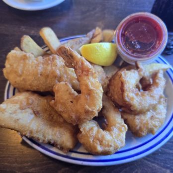 Barbara's Fishtrap - Fish, Prawn & Chips - Seafood Near Me - Half Moon Bay, California