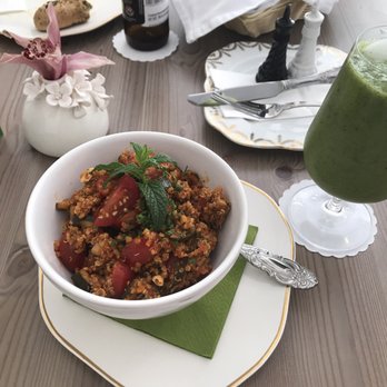 Café Grüner Salon - Quinoa salad and green smoothie - so tasty! - Coffee & Tea Near Me - Vienna, 9 Café Grüner Salon - Quinoa salad and green smoothie - so tasty! - Coffee & Tea Near Me - Vienna, 9