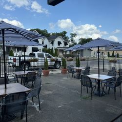 Broken Barrel Bar And Grill - Outdoor
