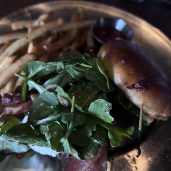 Eureka - Fresno Fig Burger - American Near Me - Santa Clara, California Eureka - Fresno Fig Burger - American Near Me - Santa Clara, California