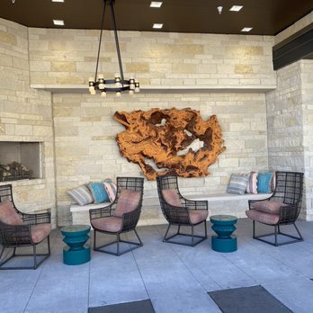 Touchmark at Emerald Lake - Outside Seating area one many - Retirement Homes Near Me - Mckinney, Texas