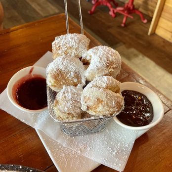 Farmhouse Cafe - Beignet w/ chocolate & strawberry sauce - Breakfast & Brunch Near Me - Honolulu, Hawaii