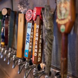 Creekside Taphouse - 20 Local Taps