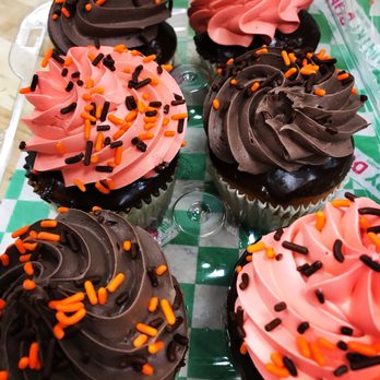 Country Donuts Amboy - a variety of cupcakes - Burgers Near Me - Staten Island, New York Country Donuts Amboy - a variety of cupcakes - Burgers Near Me - Staten Island, New York