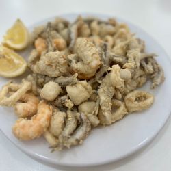 Los Diamantes - Assortment of Fish