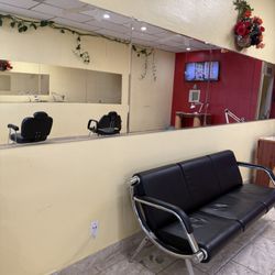 Saru’s Eyebrow Threading - Interior of store