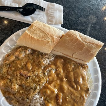 Yats - Chili Cheese Etouffee with Crawfish and Drunken Chicken - Cajun/Creole Near Me - Avon, Indiana