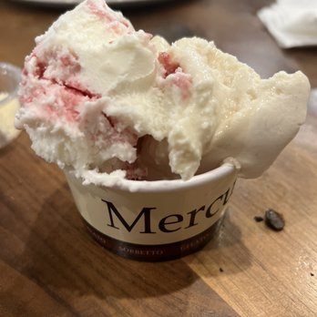 Mercurio's Shadyside - Strawberry cake and hot hot honey - Pizza Near Me - Pittsburgh, Pennsylvania
