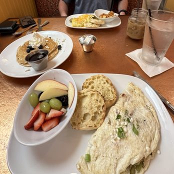 Another Broken Egg Cafe - skinny omlette - Breakfast & Brunch Near Me - Clearwater Beach, Florida