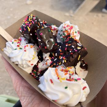 Milky Way Treats - Hot fudge birthday brownie ( don't sleep on their fudge and caramel Sauces) - Food Trucks Near Me - Terlingua, Texas Milky Way Treats - Hot fudge birthday brownie ( don't sleep on their fudge and caramel Sauces) - Food Trucks Near Me - Terlingua, Texas