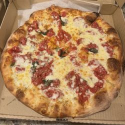Pizzaiolo Italian Eatery - Margherita pizza