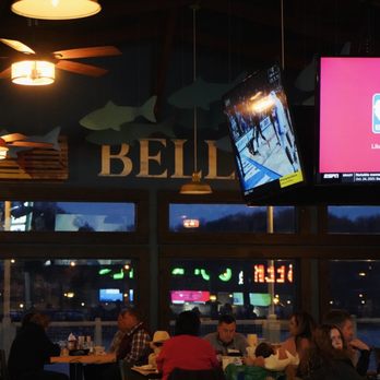 Catch & Cut - people sitting at tables in a restaurant - Seafood Near Me - Bellevue, Kentucky