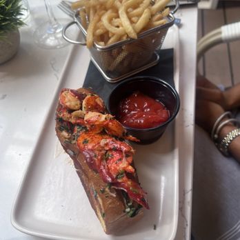 The Hampton Social - LOBSTER ROLL - Seafood Near Me - Dallas, Texas The Hampton Social - LOBSTER ROLL - Seafood Near Me - Dallas, Texas