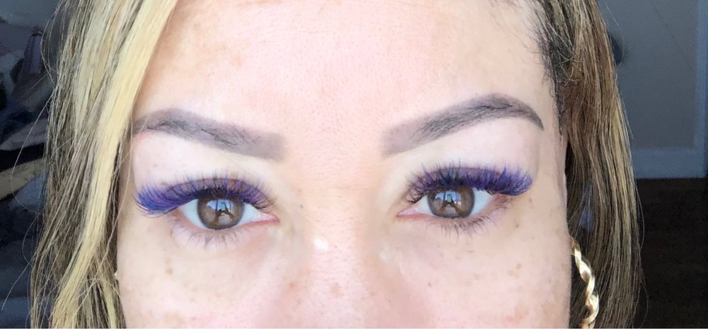 O Mi Lashes & Brows by Julie Ha Beauty Logo