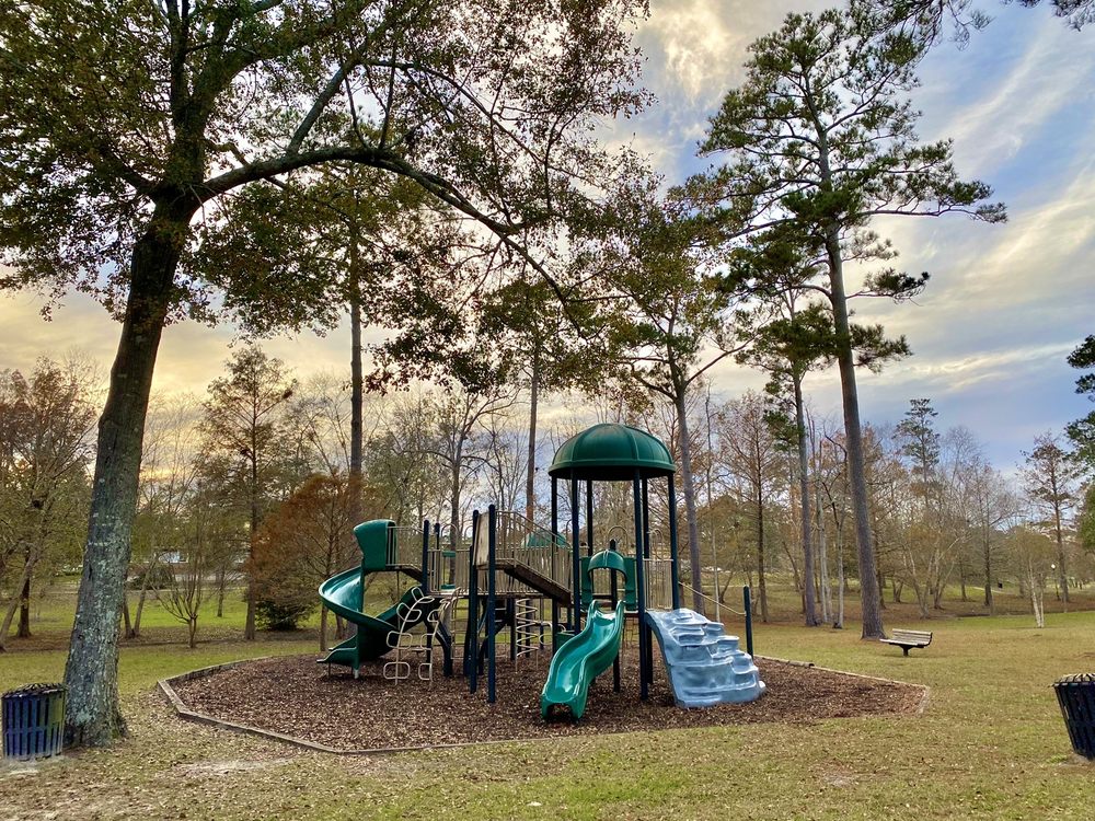 Robinson Memorial Park Logo