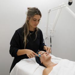 Facial Lounge - Facial Lounge Costa Mesa offers results-driven facials for acne, anti-aging, and sensitive skin with clean, effective products.