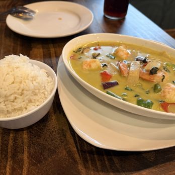 Up Thai - Green Curry (L) with shrimp and white rice - Thai Near Me - Morris Plains, New Jersey Up Thai - Green Curry (L) with shrimp and white rice - Thai Near Me - Morris Plains, New Jersey