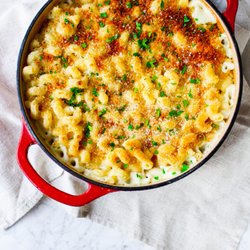 5th Street Bistro - Basic Mac. Elbow pasta in a creamy sauce with a blend of  French Raclette, American aged Cheddar,  and real Parmesan Reggiano from Italy.