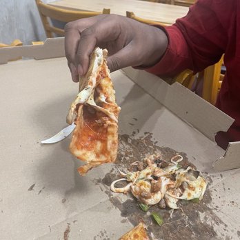 Duccini's Pizza - Cheese pizza with mushrooms, ground beef and green pepper - Pizza Near Me - Falls Church, Virginia Duccini's Pizza - Cheese pizza with mushrooms, ground beef and green pepper - Pizza Near Me - Falls Church, Virginia