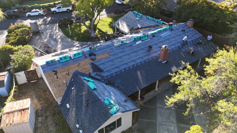 Slide of Hernandez's Roofing