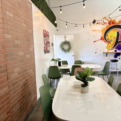 Pure Juice & Salads - Interior