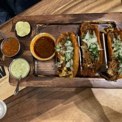 Aguacates Mexican Cantina - Birra tacos