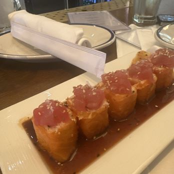 Hudson House - The best roll no avocado - Cocktail Bars Near Me - Houston, Texas