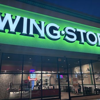 Wingstop - Entrance at night - Chicken Wings Near Me - Niles, Ohio