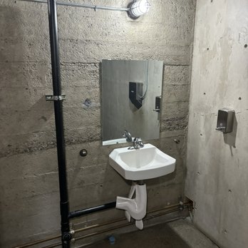 Hawthorne Asylum - Bathroom - Street Vendors Near Me - Portland, Oregon Hawthorne Asylum - Bathroom - Street Vendors Near Me - Portland, Oregon