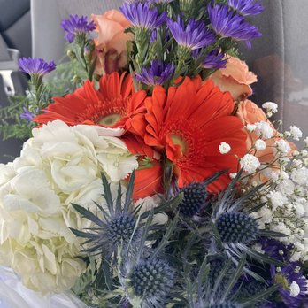 Hillside Florist - Custom floral arrangement! - Florists Near Me - Woburn, Massachusetts