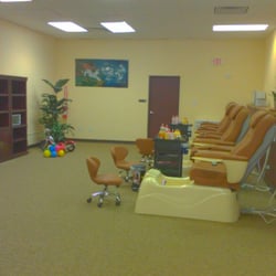 Pearly's Nail and Spa - Lots of space and open air.