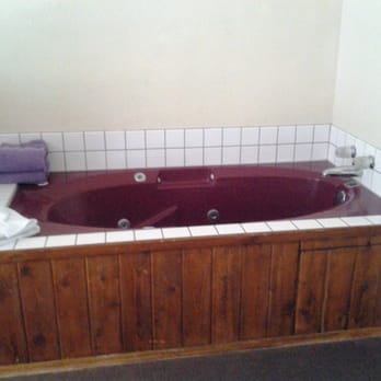 Snow Bear Lodge - Spa tub - Hotels Near Me - Big Bear Lake, California Snow Bear Lodge - Spa tub - Hotels Near Me - Big Bear Lake, California