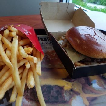 McDonald's - BBQ bacon signature burger - Burgers Near Me - Glen Ellyn, Illinois
