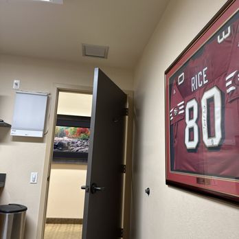 Semkiw Leo, MD - Patient room - Orthopedists Near Me - San Jose, California Semkiw Leo, MD - Patient room - Orthopedists Near Me - San Jose, California