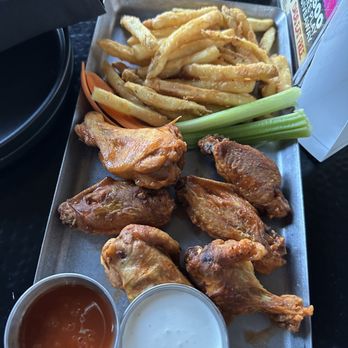WSKY Bar + Grill - Dry wings - Bars Near Me - Henderson, Nevada WSKY Bar + Grill - Dry wings - Bars Near Me - Henderson, Nevada
