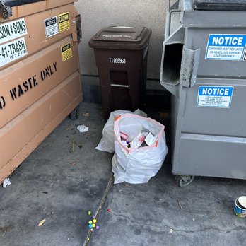 Ralston Courtyards Apartments - Apartments Near Me - Ventura, California