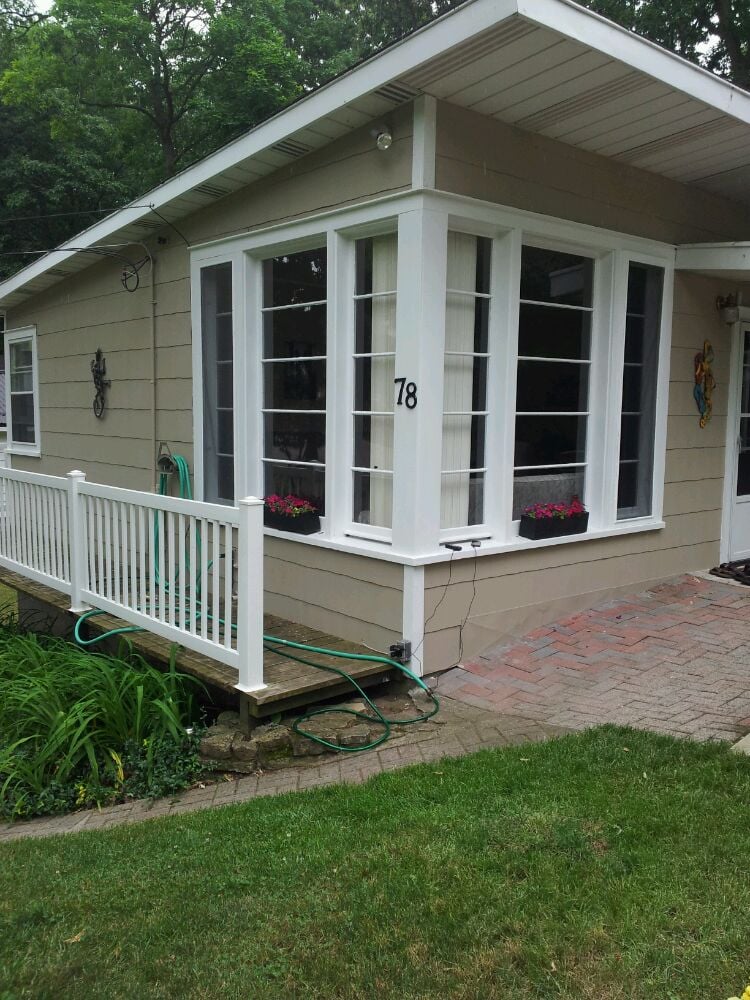 THE COTTAGE Updated July 2024 78 Lake Road, Lambton Shores, Ontario