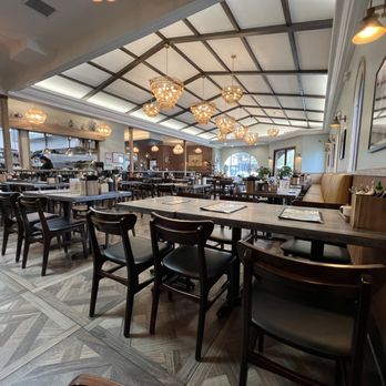 Ben Tre - Interior - Vietnamese Near Me - San Francisco, California