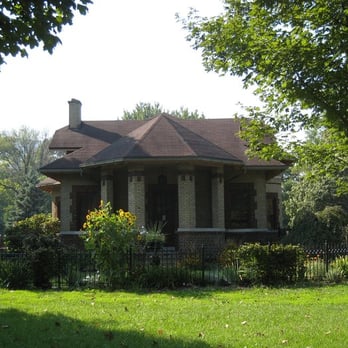 Goodale Park - Attached to the shelterhouse is the caretaker's residence, home to the SID, VVS, and ComFest offices. - Parks Near Me - Columbus, Ohio Goodale Park - Attached to the shelterhouse is the caretaker's residence, home to the SID, VVS, and ComFest offices. - Parks Near Me - Columbus, Ohio