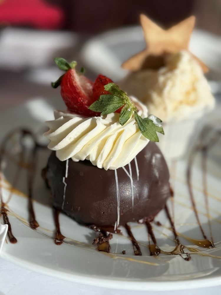 C'est la Vie Restaurant & Bakery