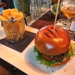 Ostindiska Ölkompaniet - Hamburgare med pommes