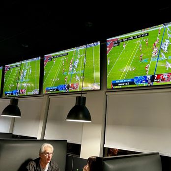 Brew-Bacher's Grill - TVs everywhere you look! - Cajun/Creole Near Me - Baton Rouge, Louisiana