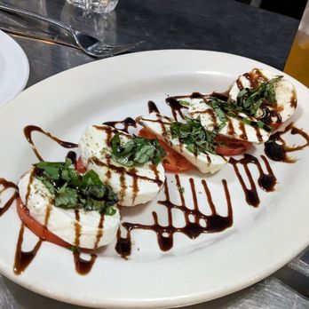 Dominic's Italian Restaurant - Caprese - Pizza Near Me - Oceanside, California