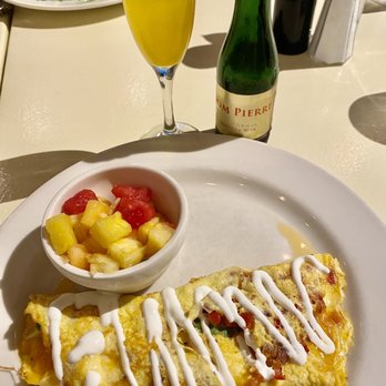 Lucky 32 Southern Kitchen - Vegetarian Omellete  Peach Bellini - New American Near Me - Cary, North Carolina
