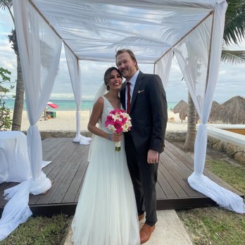 Here Comes the Bride - Beach Wedding (11/27/20) - Bridal Near Me - Glendale Heights, Illinois Here Comes the Bride - Beach Wedding (11/27/20) - Bridal Near Me - Glendale Heights, Illinois