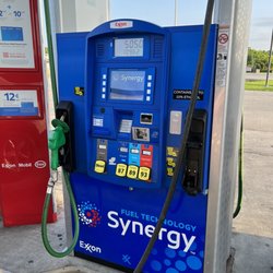 Diesi's Little Capitol Exxon